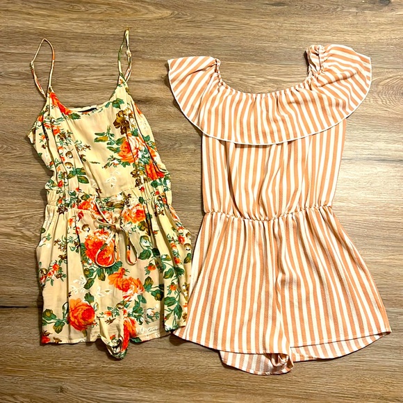 2 Rompers!! 🌺 Bundle - Picture 1 of 3
